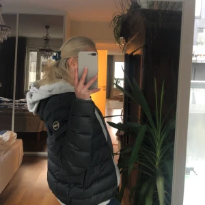 Colmar Jacka  - Super snygg Collmar jacka i super bra skick (knappt använd)! Skriv för fler bilder