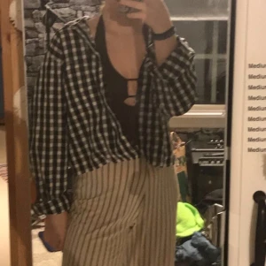 Rutig skjorta - Snygg men aldrig använd, pösiga armar skriv om ni är intresserade 