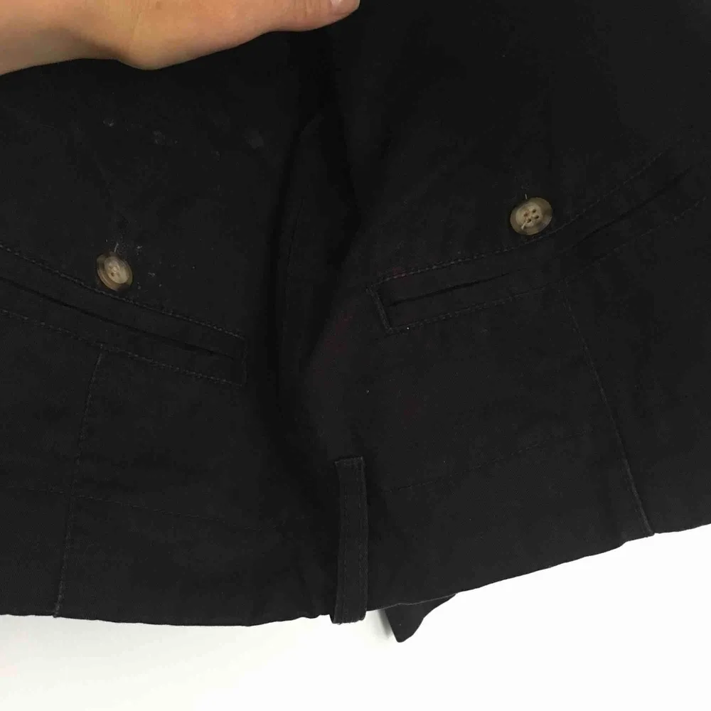 Svarta sköna chinos från Lager157, i nyskick. Jeans & Byxor.