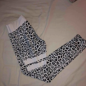  - Knappt använda tights från stronger, fint skick!