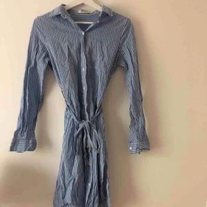  - Skjortklänning storlek xs