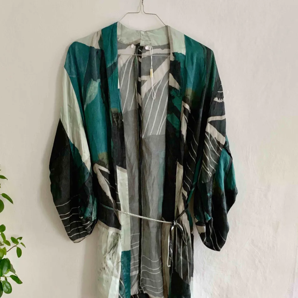 Kimono från Wera, fina gröna nyanser.. Tröjor & Koftor.