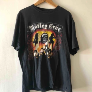  - Bandtröja Mötley Crue. Hämtas i Uppsala eller skickas mot fraktkostnad 