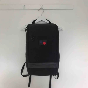  - PinqPonq Cubik Medium i svart färg. Använd under några månader. I fint skick utan några konstigheter. Finns i Solna/Stockholm , kan även ta med till Malmö då jag pendlar