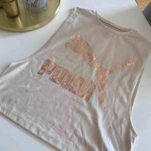  - Helt nytt linne från Puma!   Skickas gärna och köparen står för fraktkostnaden🌸