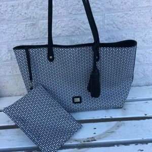  - Oanvänd väska från Pipol’s bazaar, portmonnän kan säljas enskilt för ett rimligt  pris 