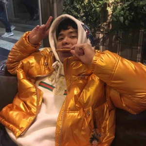  - En damjacka från Zara som jag köpte i XL. Dammodell! Jävligt nice som oversized och höga fickor! Superfräsch