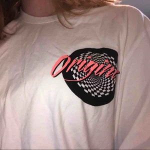  - Skit cool tröja från h&m med Checker detaljer💕 storlek L. Köparen står för frakten eller så möts vi upp om du bor i Uppsala! 🦋🦋