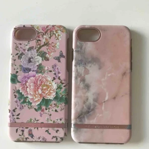  - Två skal från richmond & finch!! Superfina och våriga 🌺🌺 köptes för 400kr/st och säljer för 150kr för det blommiga och 100kr för det med marmor pga lite mer slitet. 