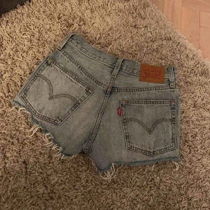  - Levis shorts modell 501, använda endast ca 2ggr.  Hämtas på Södermalm i Stockholm eller skickas då köparen betalar frakt