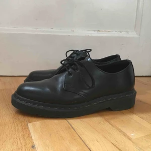  - Säljer dr. Martens  stl 37, bra skick.  Priset går att diskuteras