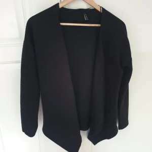  - Svårt kofta i fint skick.