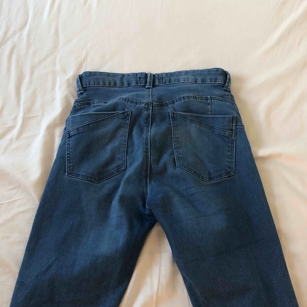 Blåa jeans från denim, storlek 38 mer som 36, mycket stretch, finns att hämta i norrköping kan även frakta då står köparen för frakten . Jeans & Byxor.