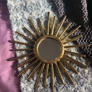 Spegel liten inredning  - Söt detalj från HM eller som spegel att ta med köpte den nyss för 149kr