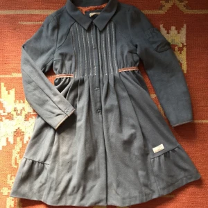 Odd molly kappa - Grå odd molly-kappa i strl 2 motsvara S. Fint skick. 