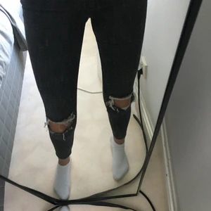 Coola jeans - Coola jeans från lager 157. Storlek XXS men skulle mer säga att dem sitter som en Xs då dem passar mig som vanligen är en Xs-S. Säljer för 40 kronor+ frakt eller bud. Fint skick!🤍