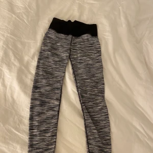 Träningsbyxor - Säljer ett par träningsbyxor från h&m i storlek S