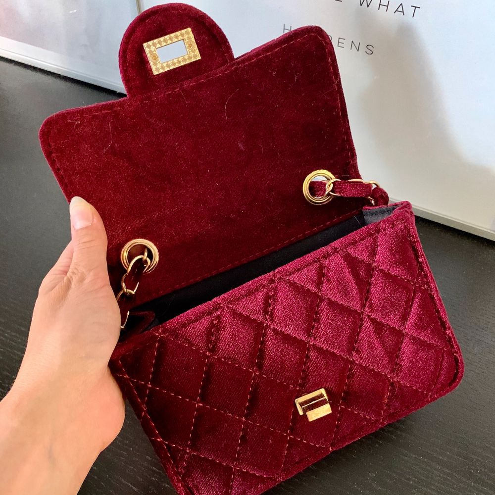 Röd söt handväska - Väskor | Plick Second Hand