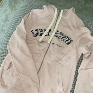 Hoodie Lexington - Mysig hoodie från Lexington i nyskick, aldrig använd. Fick i present i våras, storlek XS-S