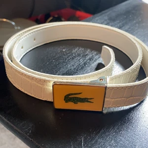 Lacoste bälte - Säljer vitt Lacoste köpt för 800