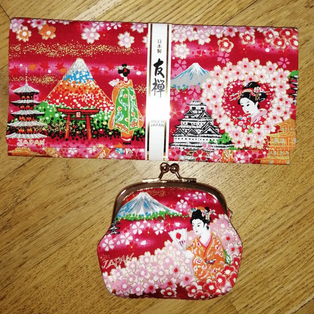 Myntpåse & plånbok från Japan, aldrig använt. . Väskor.