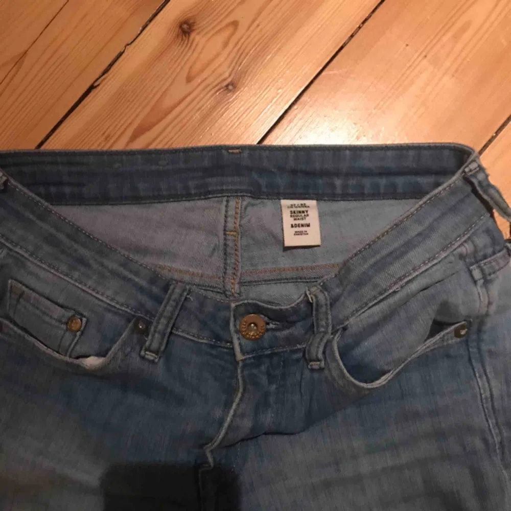 Jeans från H&M, säljer pga för små. Jeans & Byxor.