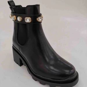  - helt nya vinterskor, är oanvända 