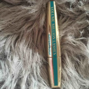  - Oanvänd mascara från L’oréal Paris. Nypris 112 kr , Kom dm om ni vill se hur mascaran sitter på ( Använder självklart min egna då och inte den som jag säljer )