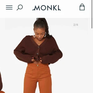  - otroligt fin och trendig kofta från monki. slutsåld i den här färgen. köpt i början av vintern så som nyköpt i skick