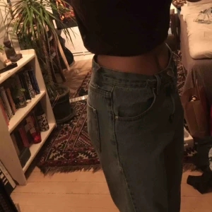  - Coola mer ”baggy” jeans från Cheap monday. Sitter bra i midjan dock korta i modellen