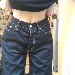  - Eytys i modellen benz cali. Väldigt varsamt använda!🖤 Svarta med guldiga/beiga sömmar