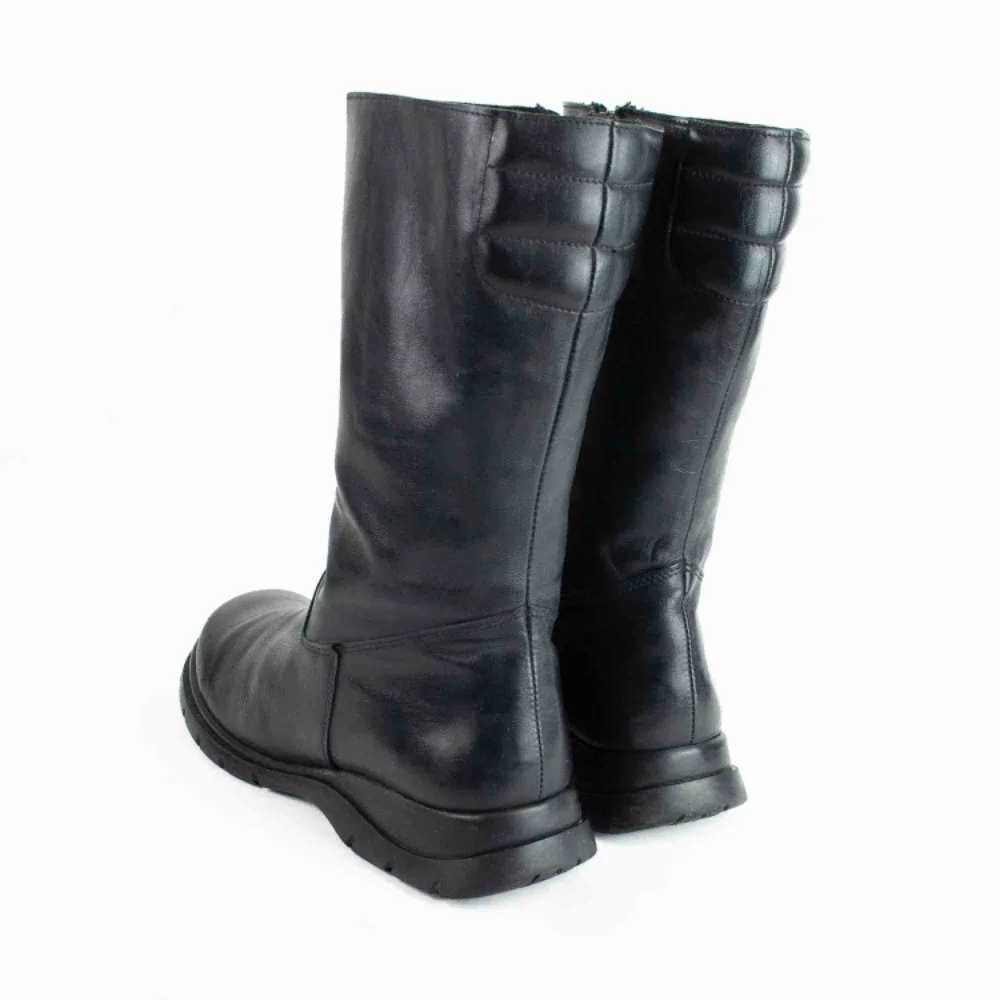 Vintage 90s 00s Y2K leather wedge square toe mid calf boots in black  Light signs of wear Label: 37, feels like true to size, judged by a person with size 38  Free shipping! Read the full description at our website majorunit.com No returns. Skor.