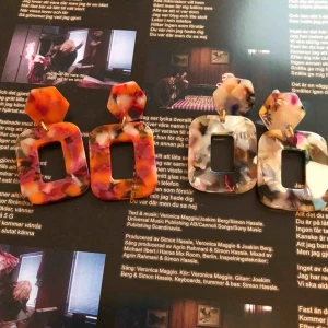  - snygga örhängen!! ett par för 30kr🌸