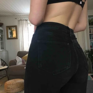  - Supersnygga Skinny jeans som är lite slitna vilket jag tycker ser ascoolt ut. 