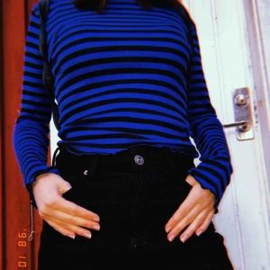  - Superfin långärmad tröja ifrån Gina Tricot. Säljer pga att den inte kommer till användning. Frakt ingår ej. 