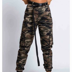  - Säljer mina cammo byxor då dom tyvärr inte kommer till användning längre