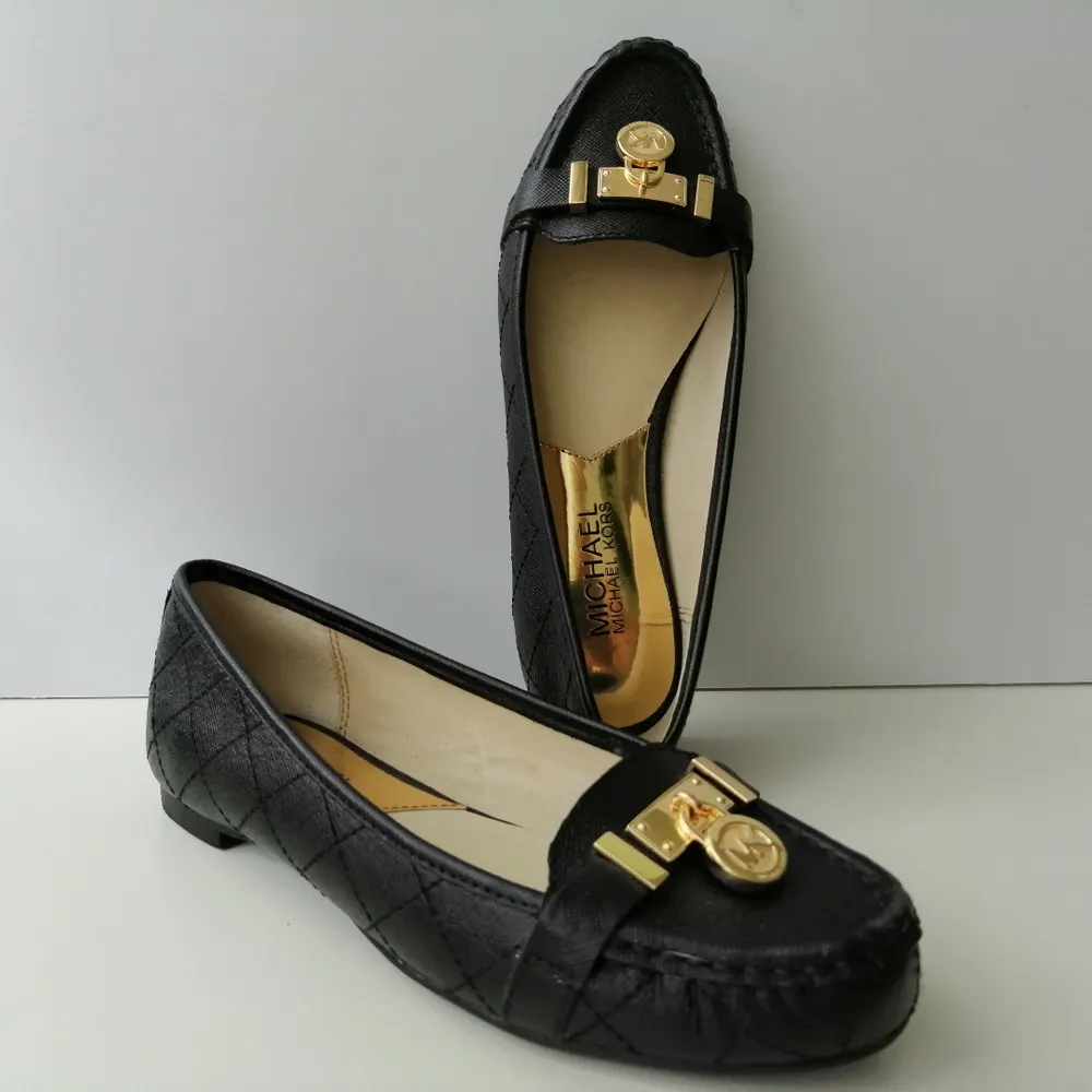 Michael Kors ballerinas, new worn twice, authentic, Leather, size 35, insole 22cm, write me for more info. . Skor.