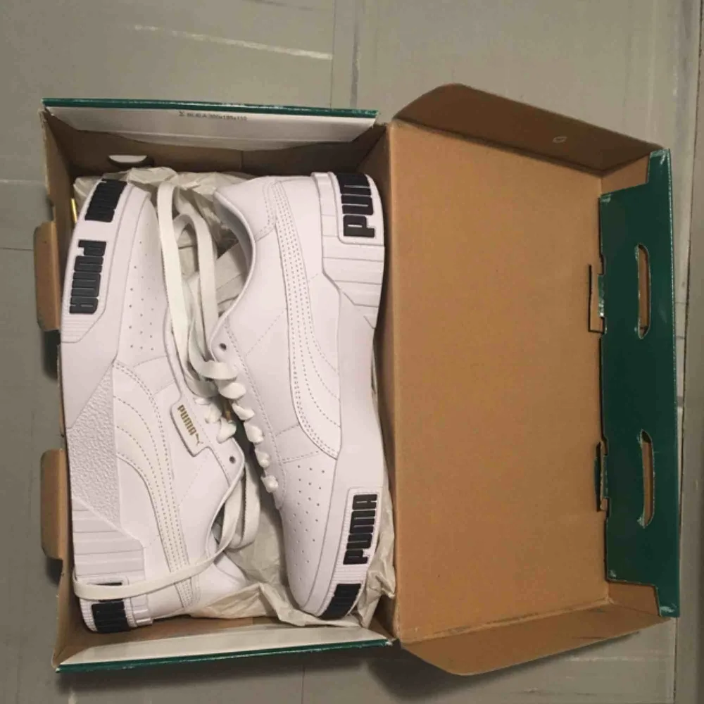 Puma Sneaker White Metallic Gold Size 38.5 new condition . Skor.