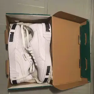 Puma Sneaker White Metallic Gold Size 38.5 new condition 
