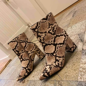  - Oanvända från ginatricot. Frakt 95kr 