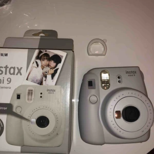  - Säljer min Fujifilm Instax mini 9 instant camera med tillhörande close-up lins. Fullt fungerande och säljer pga tappat intresset för den. Finns plats för 7 bilder till ⚡️