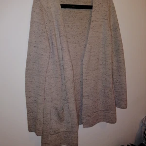  - Tröja från gina i storlek small. Fint skick