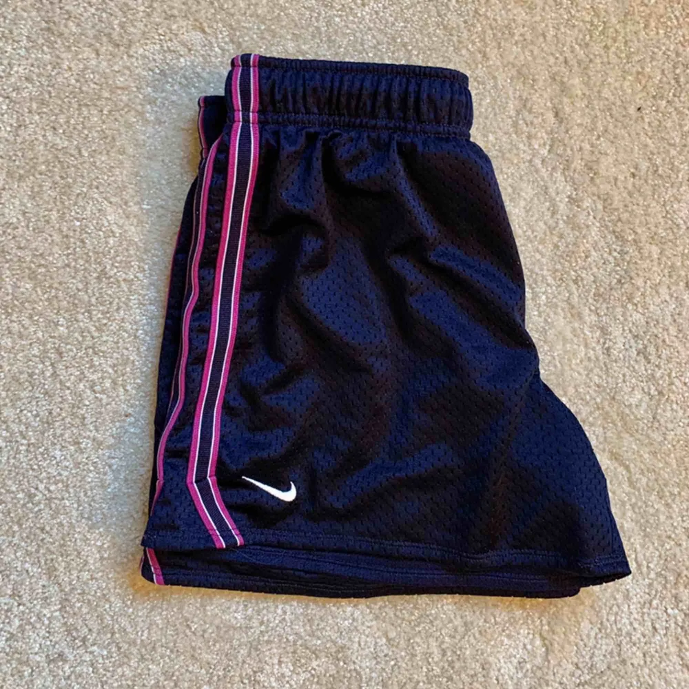 Nike shorts, köpare står för frakt! 🧚🏻‍♂️ OBS! Shortsen är som S! . Shorts.