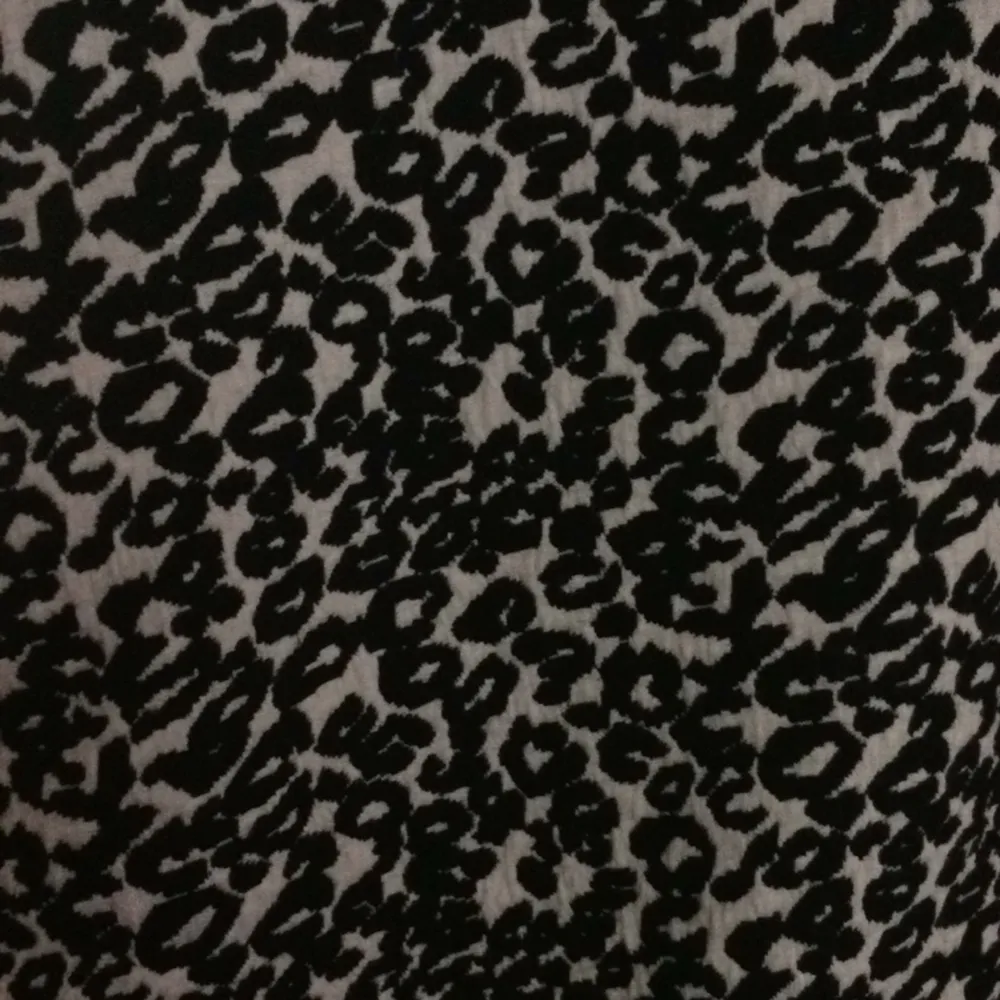 Leopardmönstrad klänning från H&M. Stretch material. Använd en gång. . Klänningar.