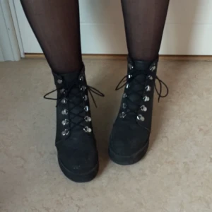  - Lite worn out skor men still nice, frakt 75kr