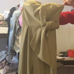  - Jätte fin jumpsuit som använder en gång