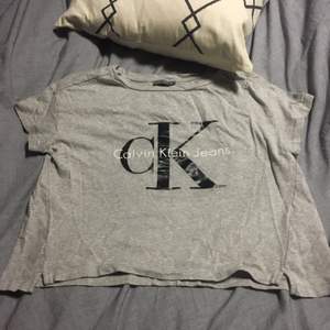 T-shirt från Calvin Klein. Använd vid ett tillfälle