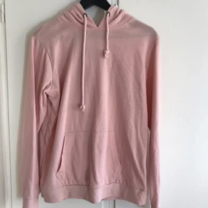  - Rosa huddie från Bikbok lite använd 