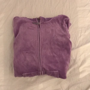  - Äkta Juicy couture hoodie. Köpt i USA. Inte i nyskick. Möts upp.