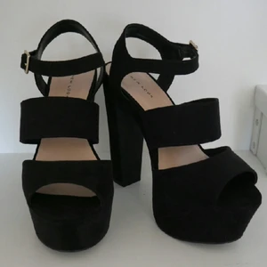  - Helt nya New Look sandaler storlek 40 passar 39! 